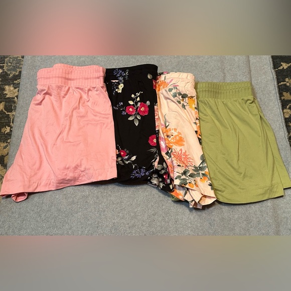 NWOT Bundle of 4 Soft Womens Casual Shorts - Picture 1 of 9